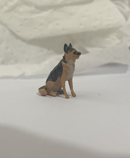 ALSATIAN SITTING / GSD DOG 00 scale